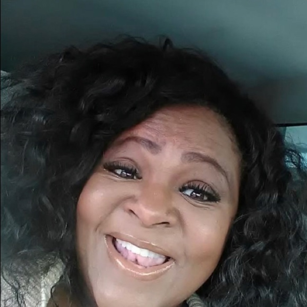 Meet your Posher, Valarie